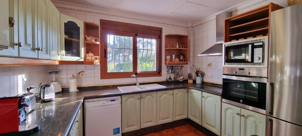 Wonderful Villa, Heated Pool, Near Beautiful Town Alboy Exterior photo